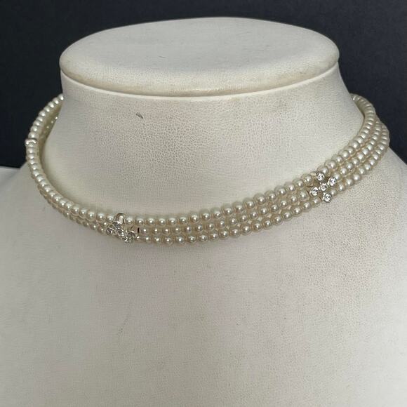 Faux pearl chocker necklace three petite strands with rhinestone details classic - Picture 2 of 16